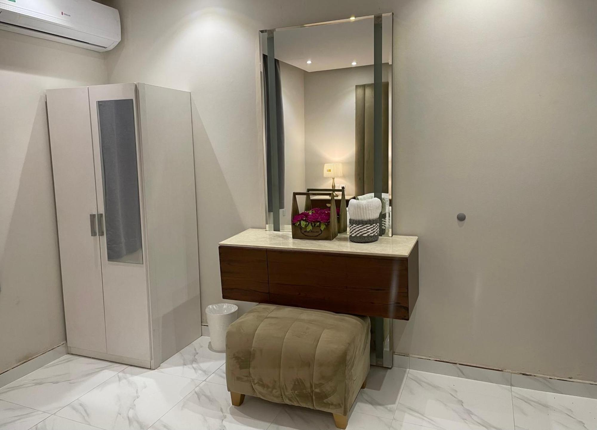 Apartemen عصرية واسعة بغرفتي نوم وصالة موقع مميز وسط المدينة بجوار مركز المؤتمرات الدولي ومعرض الكتاب Riyadh
